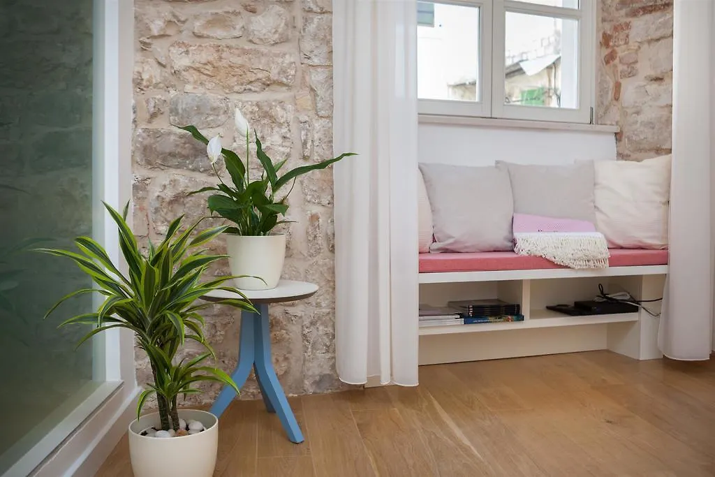 That Place Studio Apartment 트로기르